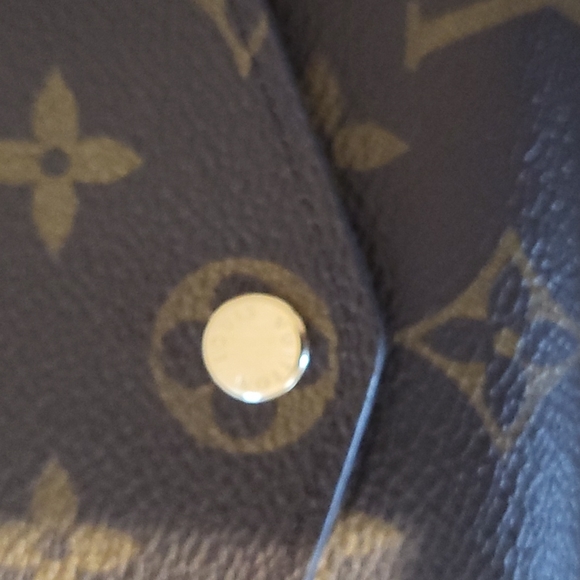 Louis Vuitton Sarah Wallet - Picture 8 of 10